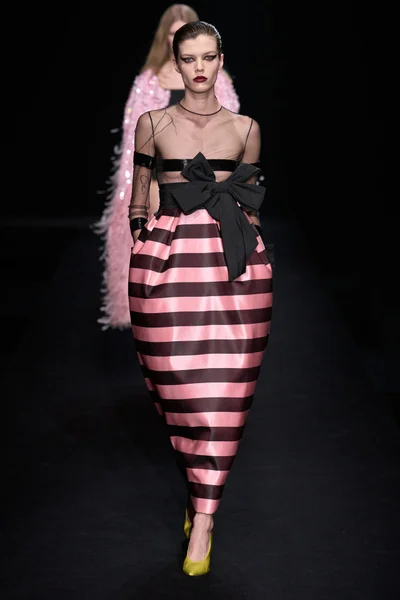 Look 24